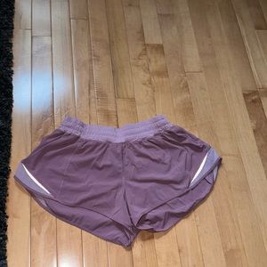 Lululemon Hotty Hot Low Rise 2.5’ Shorts
